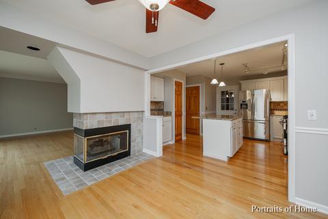 2055 Hallmark Ct, Wheaton, IL 60187 photo 3