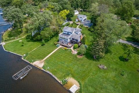 2807 Regner Rd, Mchenry, IL 60051 photo 2