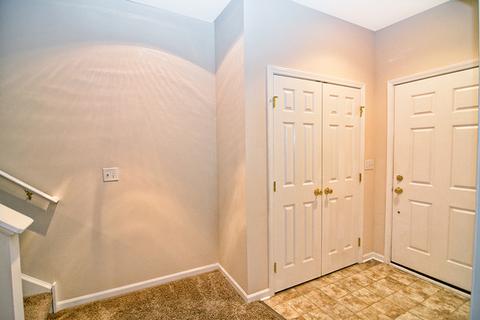 141 Dawson Dr, Elgin, IL 60120 photo 2