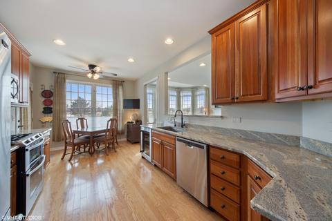 2616 Commons Dr, Glenview, IL 60026 photo 9