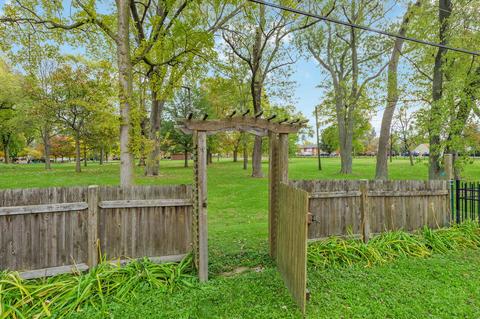 615 Crest St, Wheaton, IL 60187 photo 26
