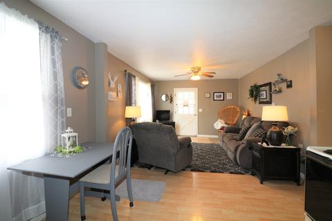 918 E Macon St, Clinton, IL 61727 photo 2
