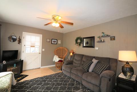 918 E Macon St, Clinton, IL 61727 photo 4