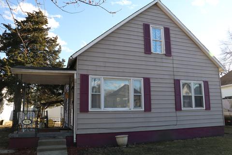 918 E Macon St, Clinton, IL 61727 photo 1