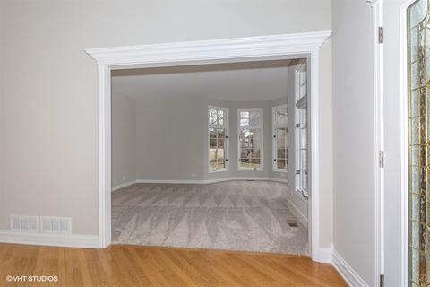 1105 Chadwick Ct, Aurora, IL 60504 photo 5