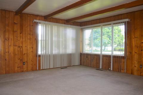 305 E Jeffery St, Cullom, IL 60929 photo 5