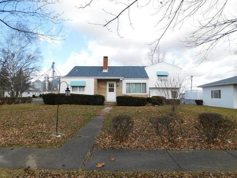 305 E Jeffery St, Cullom, IL 60929 photo 1