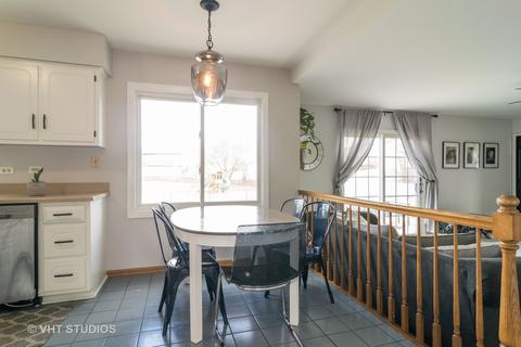 231 Gingerbrook Ln, Bartlett, IL 60103 photo 4