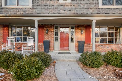 1597 Surrey Dr, Wheaton, IL 60189 photo 2