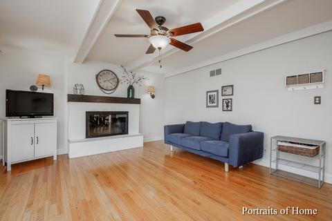1597 Surrey Dr, Wheaton, IL 60189 photo 3