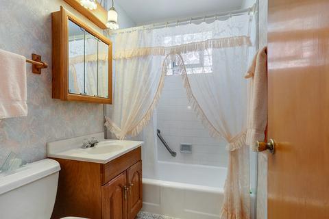8050 S Kolin Ave, Chicago, IL 60652 photo 5