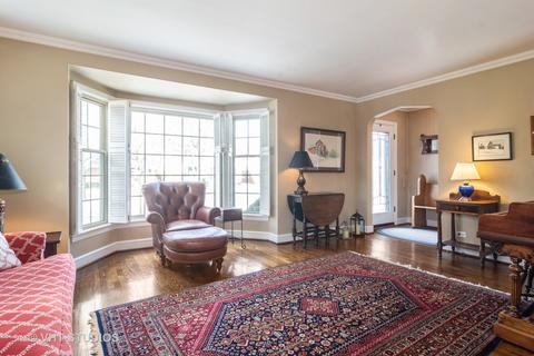 223 S Pine St, Mount Prospect, IL 60056 photo 2