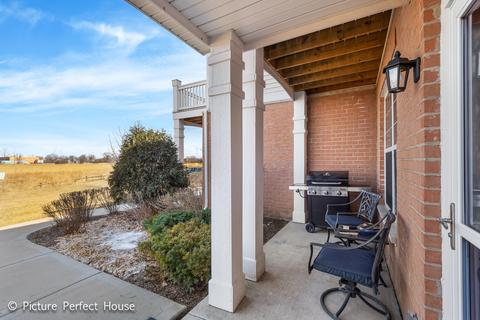 7520 Claridge Dr #H, Bridgeview, IL 60455 photo 2