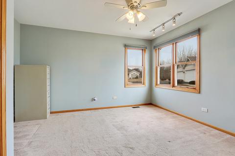 203 Hillcrest Ln, Steger, IL 60475 photo 11
