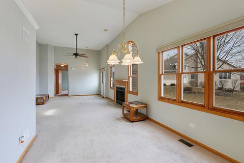 203 Hillcrest Ln, Steger, IL 60475 photo 7