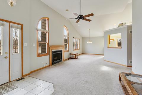 203 Hillcrest Ln, Steger, IL 60475 photo 3