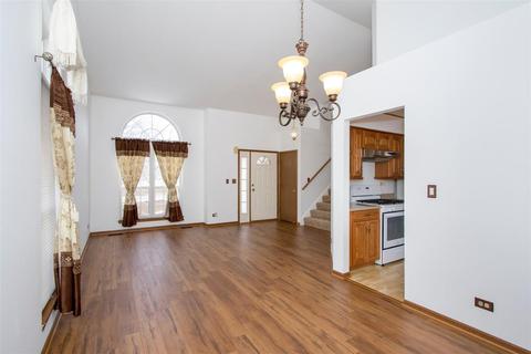 317 Sundance Dr, Bartlett, IL 60103 photo 2