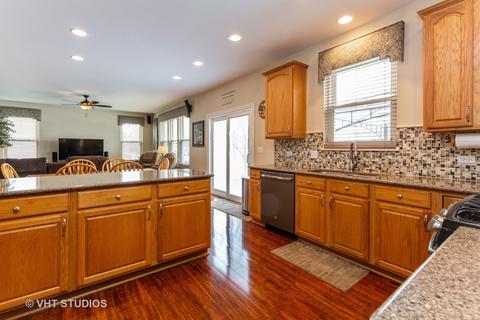 54 Greenbriar Dr, Gilberts, IL 60136 photo 4