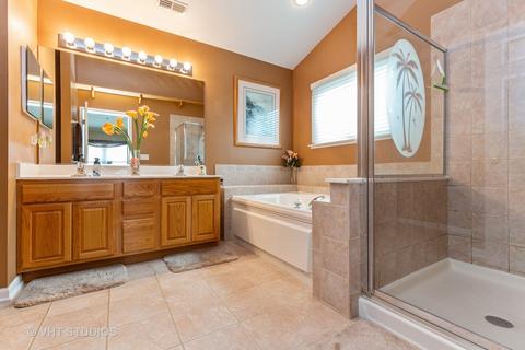 54 Greenbriar Dr, Gilberts, IL 60136 photo 11