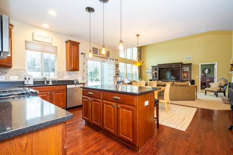 1323 Meade Dr, Lindenhurst, IL 60046 photo 6