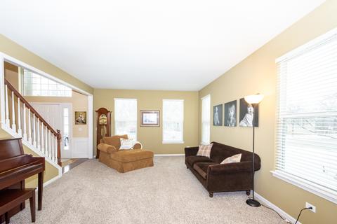 1323 Meade Dr, Lindenhurst, IL 60046 photo 3