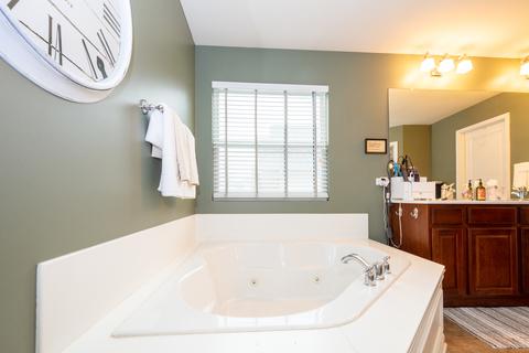 1323 Meade Dr, Lindenhurst, IL 60046 photo 20