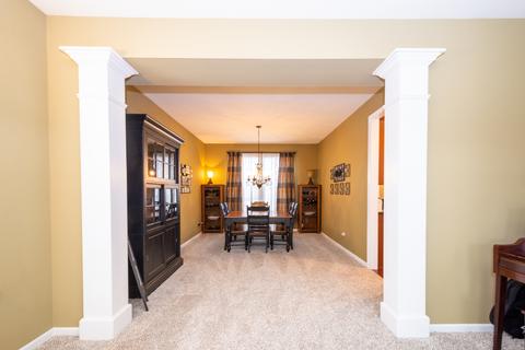 1323 Meade Dr, Lindenhurst, IL 60046 photo 4