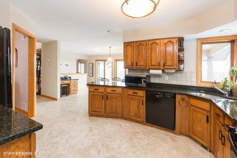 165 Forestview Dr, Elgin, IL 60120 photo 6