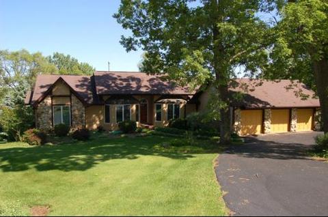 165 Forestview Dr, Elgin, IL 60120 photo 2