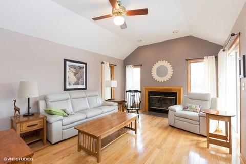 165 Forestview Dr, Elgin, IL 60120 photo 4