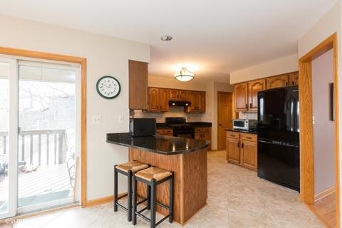 165 Forestview Dr, Elgin, IL 60120 photo 5