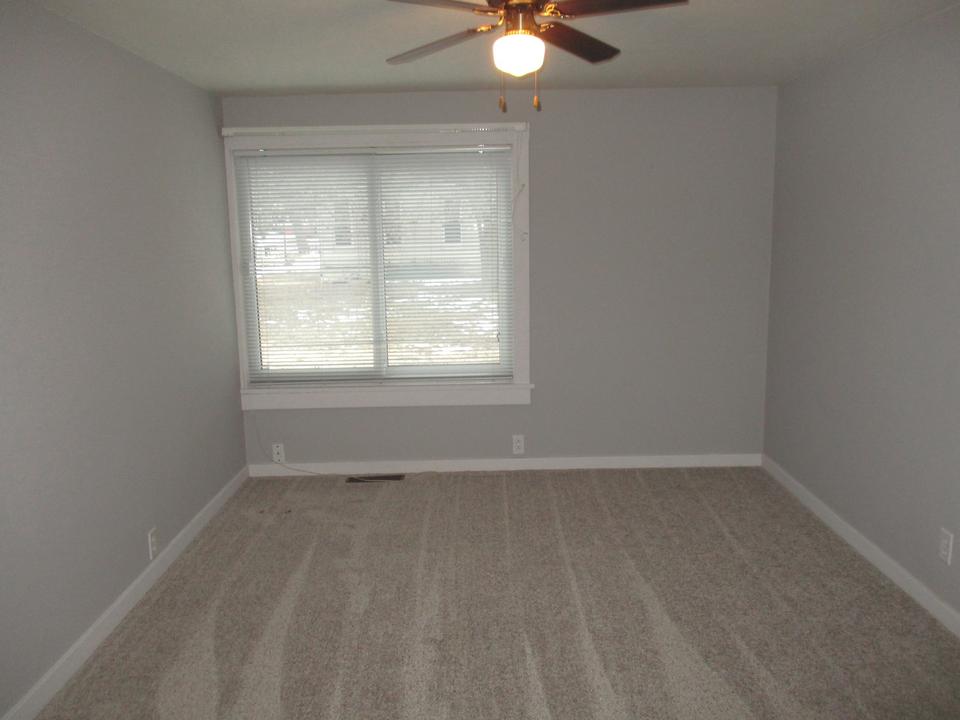  600 N Center St, Tuscola, IL 61953 photo 9
