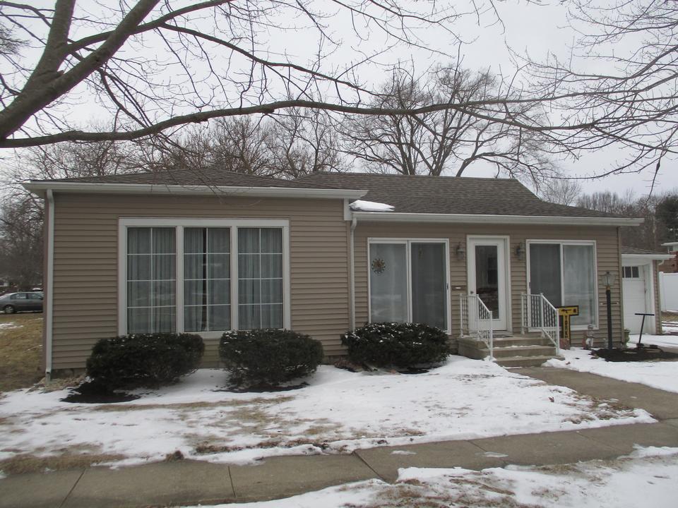  600 N Center St, Tuscola, IL 61953 photo 1