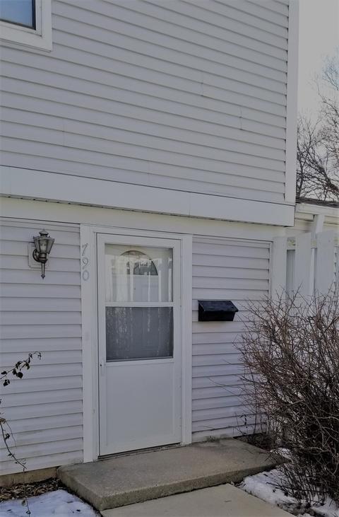 790 Barnaby Pl, Wheeling, IL 60090 photo 2
