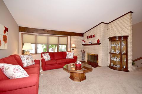 233 S Circle Dr, Addison, IL 60101 photo 4