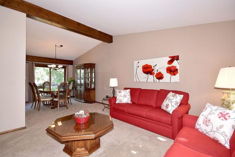 233 S Circle Dr, Addison, IL 60101 photo 5