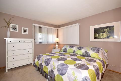 233 S Circle Dr, Addison, IL 60101 photo 9