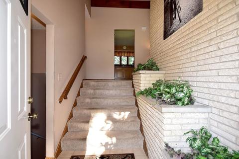 233 S Circle Dr, Addison, IL 60101 photo 2