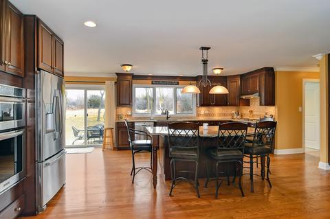 228 79th St, Willowbrook, IL 60527 photo 2