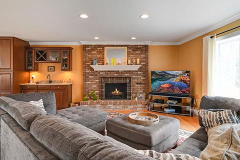 228 79th St, Willowbrook, IL 60527 photo 4