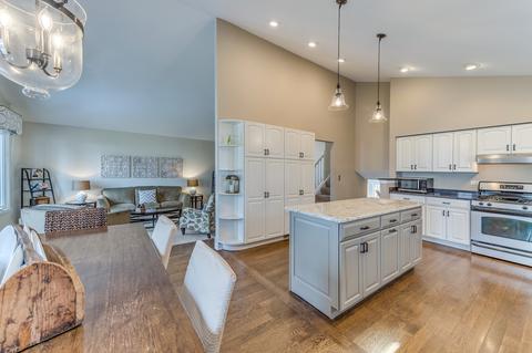1414 Elm St, Wheaton, IL 60189 photo 2