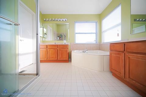 5797 Red Oak Dr, Hoffman Estates, IL 60192 photo 17