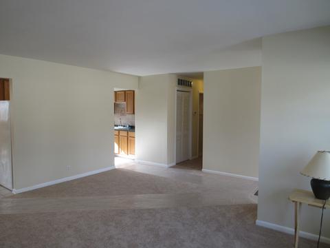 35 Circle Drive East Dr, Montgomery, IL 60538 photo 4