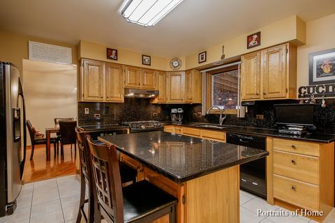 220 N Prospect Ave, Bartlett, IL 60103 photo 2