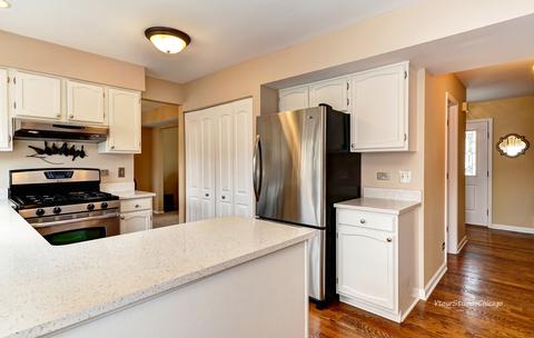 625 Equestrian Dr, Wheeling, IL 60090 photo 7