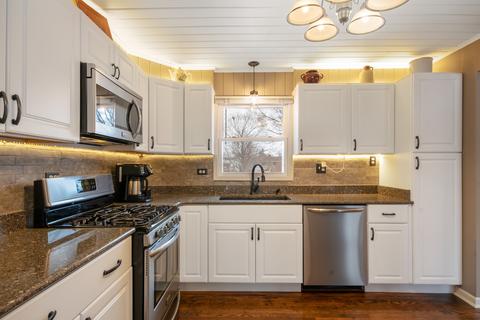 509 Castle Rd, Mchenry, IL 60050 photo 5