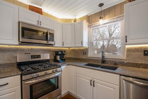 509 Castle Rd, Mchenry, IL 60050 photo 6