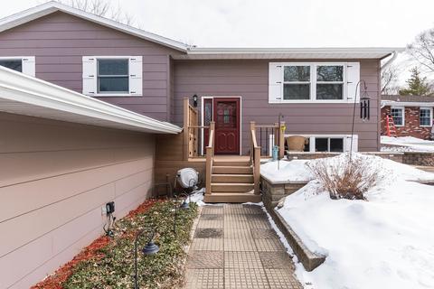 509 Castle Rd, Mchenry, IL 60050 photo 2
