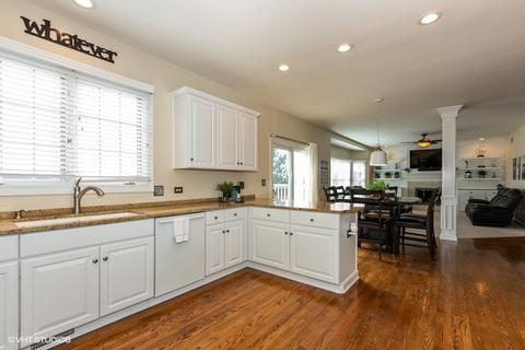 3908 Grassmere Rd, Naperville, IL 60564 photo 4