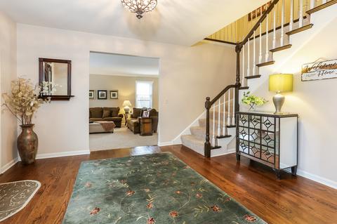 5502 Silentbrook Ln, Rolling Meadows, IL 60008 photo 3